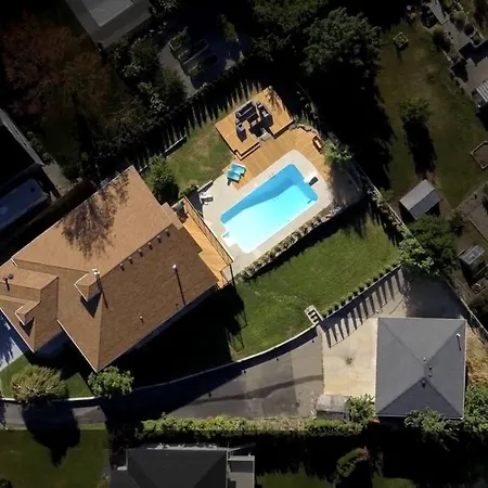 Luxurious 5 Bedroom House With Pool & Sauna-3