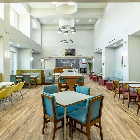 Hampton Inn & Suites Cleburne-3