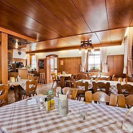 Landgasthaus Kreuz Beim Tom-2