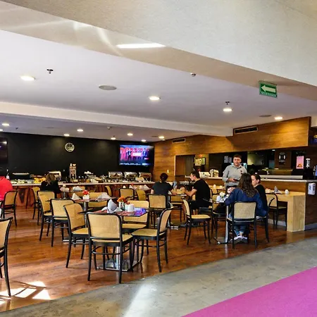 Las Suites Campos Eliseos-3