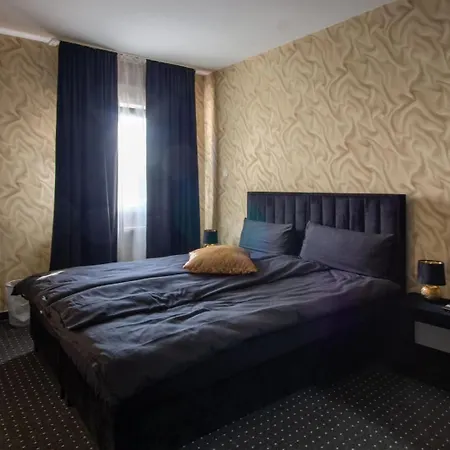 Bed And Breakfast 33-3
