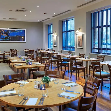 Doubletree By Hilton Swindon Hotel-3
