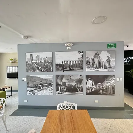 Poblado Park Guest House-3