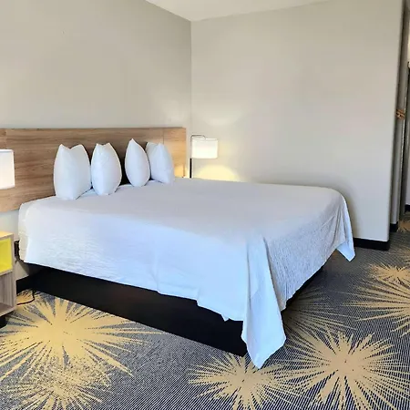 Days Inn By Wyndham Laplace- New Orleans-2