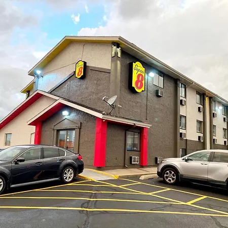 Super 8 By Wyndham Cedar Rapids-2