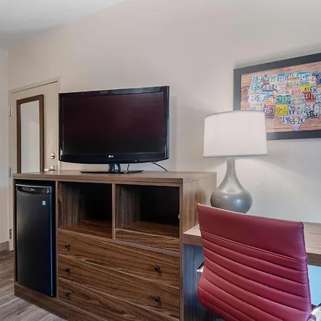 Econo Lodge Inn & Suites Foley-North Gulf Shores-3
