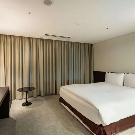 Ramada Encore By Wyndham Cheonan-3