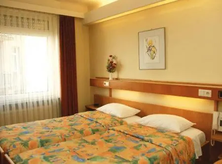 Hotel Zurich-2