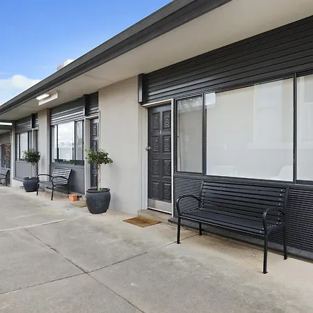 Hamilton Lakeside Motel-2