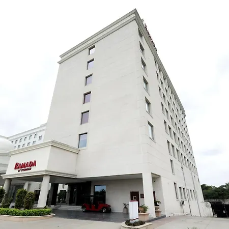 Ramada By Wyndham Lucknow Hotel And Convention Center-2