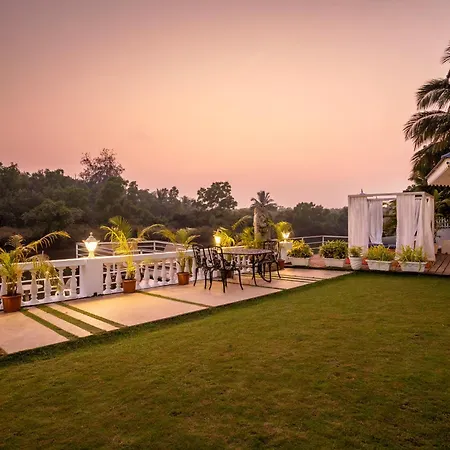Stone Wood Riverfront Resort, Siolim-2
