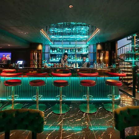 May De Ville Crown Hotel-2