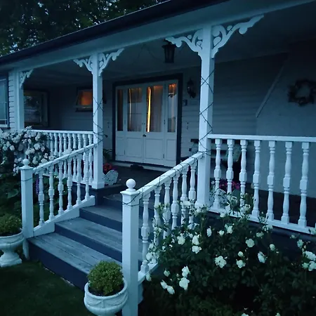 Guthrie Cottage-3