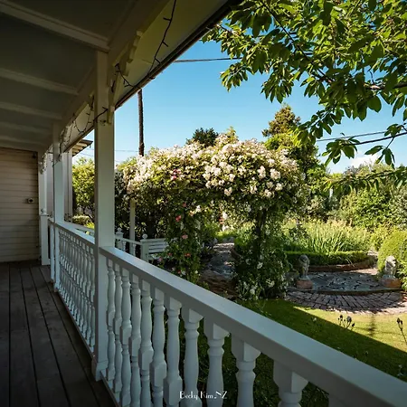 Guthrie Cottage-3