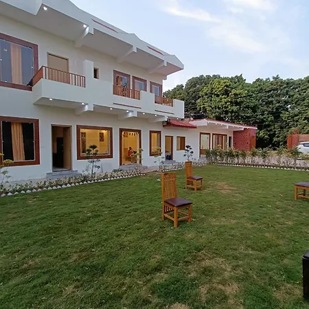 Lee Corbett Resort-3
