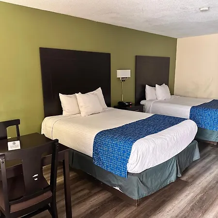 Travelodge By Wyndham Clarksville-3