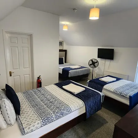 Gatwick Castle B&B-2