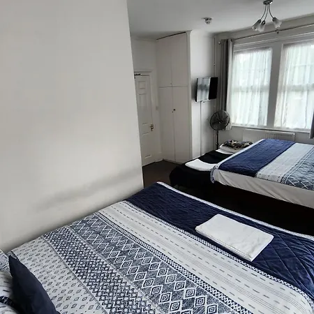 Gatwick Castle B&B-3