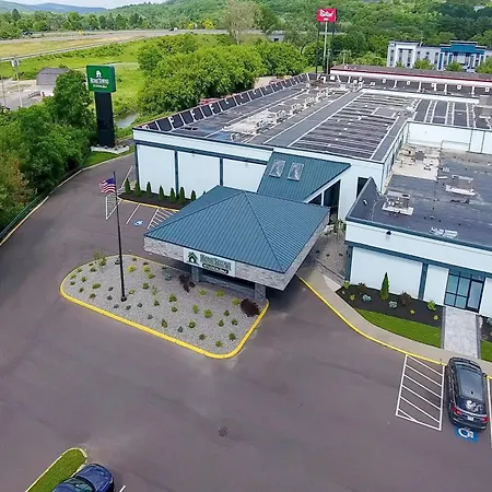 Hometowne Studios By Red Roof & Conference Center Cortland-2