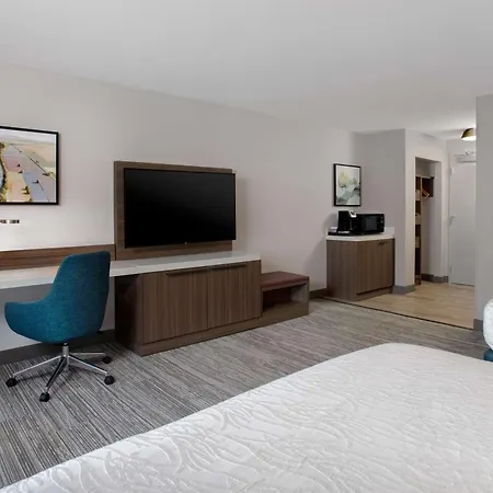 Hilton Garden Inn Omaha West-3