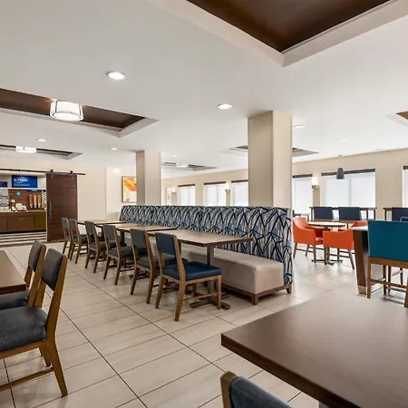 Holiday Inn Express Hotel & Suites Fredericksburg By Ihg-3