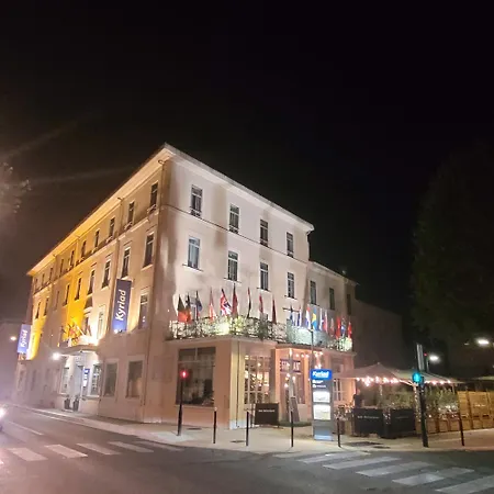 Kyriad Orange Centre Ville - Hotel Restaurant Bar - Galerie D'Art Des Princes - Provence Alpes Cote'Azur - France - Autoroute A7-A9 - Exit21- Chateauneuf-Du-Pape Avignon Bollene Nimes Valence - Terrasse - Repas - Petit Dejeuner-3