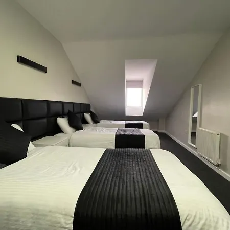 Ryan I Air I Bnb - 102 Mill Street - Free Parking-3
