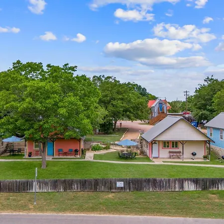 Blanco Riverside Cottages-3