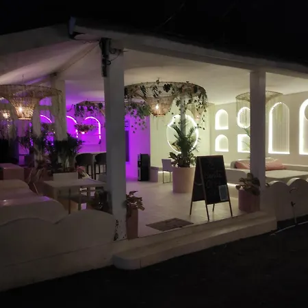 Jackies Gili Beach Club-3