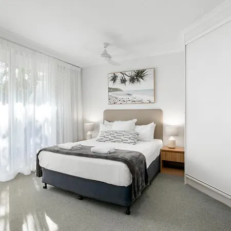 Noosa Tropicana-2