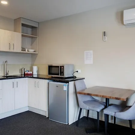 Ellerslie Palms Motel-2