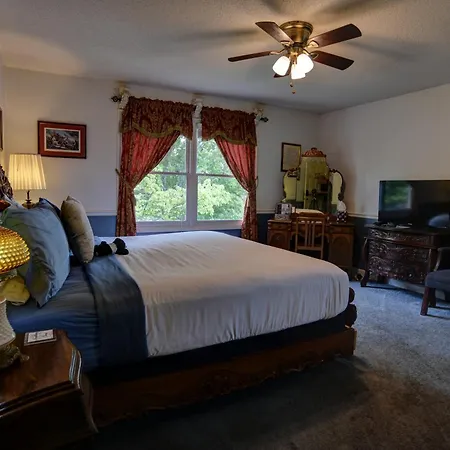 Blue Mountain Mist Country Inn-2