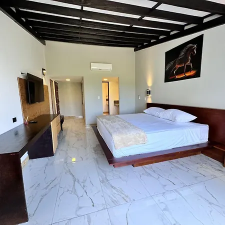 Hotel Tesoro Beach-3
