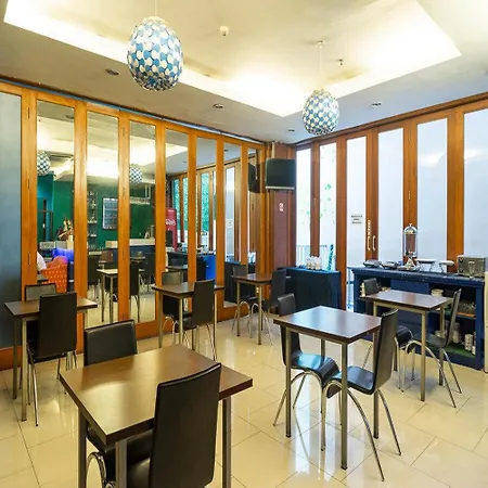 Reddoorz Plus At Blue Pacific Blok M-2