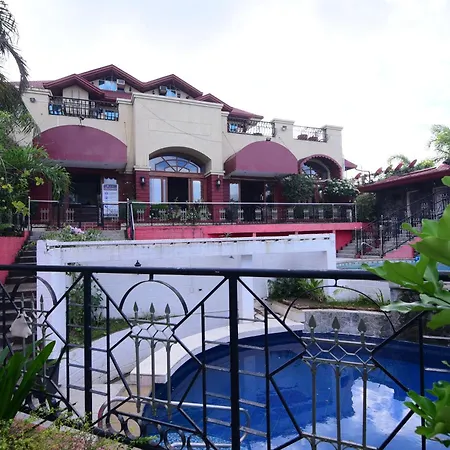 Tahanan Lakeview Hotel-3