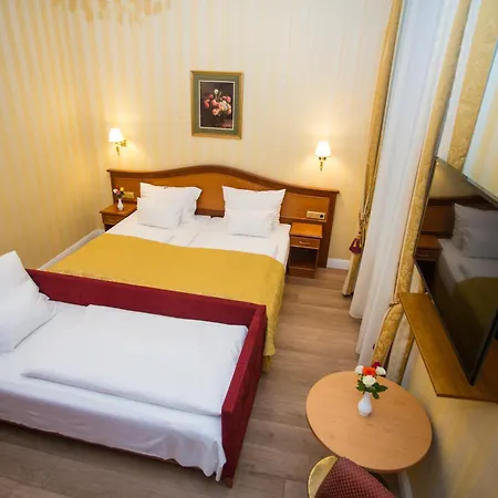 Pension Opera Suites I Self Check In I Ac In All Rooms-2