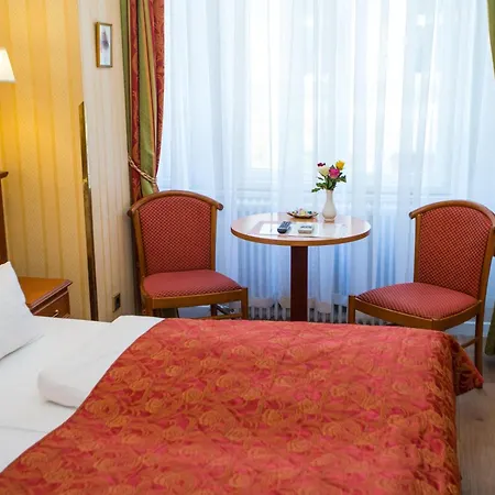 Pension Opera Suites I Self Check In I Ac In All Rooms-3