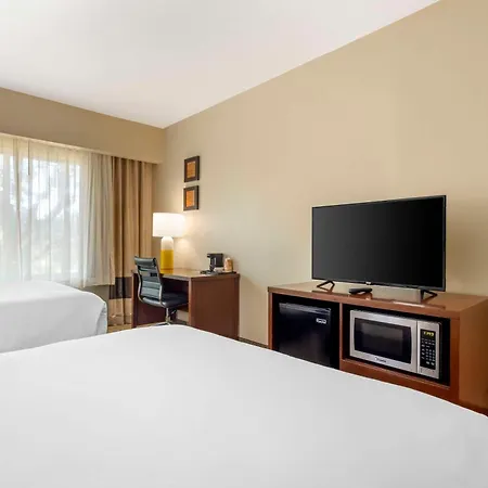Comfort Suites Near Vancouver Mall-3