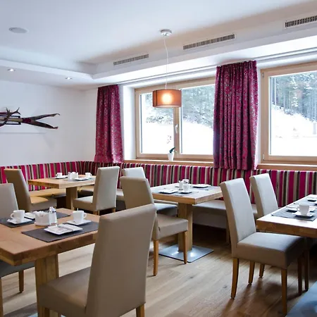 Hotel Garni Alpenland-3