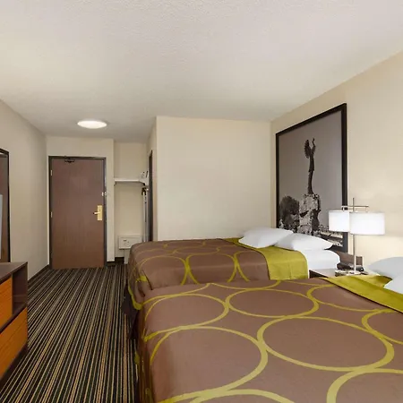 Super 8 By Wyndham Dodge City-2