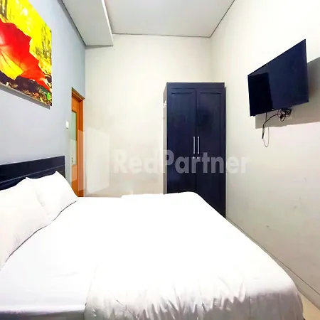D'Waru Homestay Syariah Near Jl Slamet Riyadi Mitra Reddoorz-3