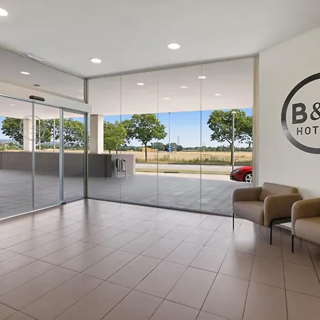 B&B Hotel Girona 3-3