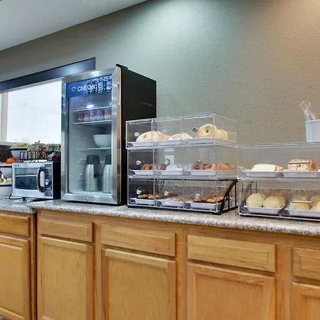 Everspring Inn & Suites-2