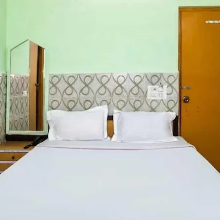 Pop Hotel Nand Palace-3