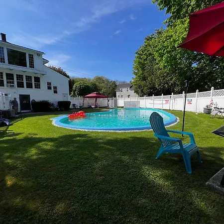 Claddagh Motel & Suites-2