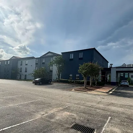 Quality Inn & Suites At Airport Blvd I-65-2
