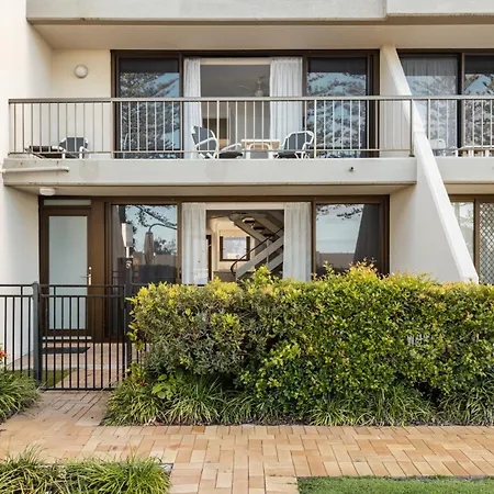 Columbia Beachfront Apartments On Rainbow Bay-2