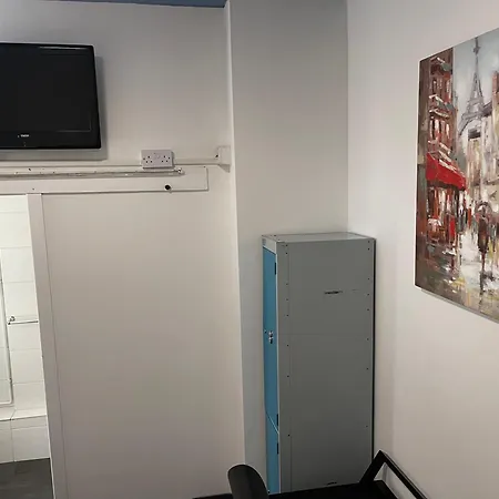 Backpackers Blackpool Hotel & Suites-3
