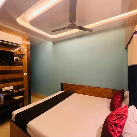 Hotel Holiday Home-2