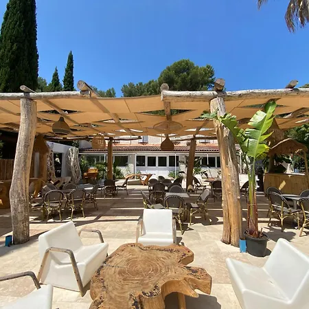 Auberge Des Pins-2